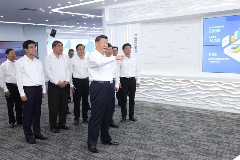 △2024年10月16日，習(xí)近平總書記在中國（福建）自由貿(mào)易試驗(yàn)區(qū)廈門片區(qū)參觀自由貿(mào)易試驗(yàn)區(qū)建設(shè)成果展。