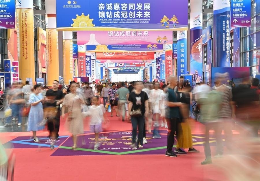 2024年9月28日，觀眾在廣西南寧市舉行的第21屆中國(guó)—東盟博覽會(huì)上參觀。新華社記者 周華 攝