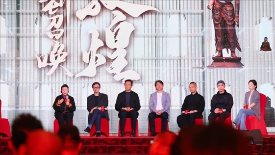 《受到召喚·敦煌》眾主創(chuàng)現(xiàn)場(chǎng)分享創(chuàng)作故事。主辦方供圖