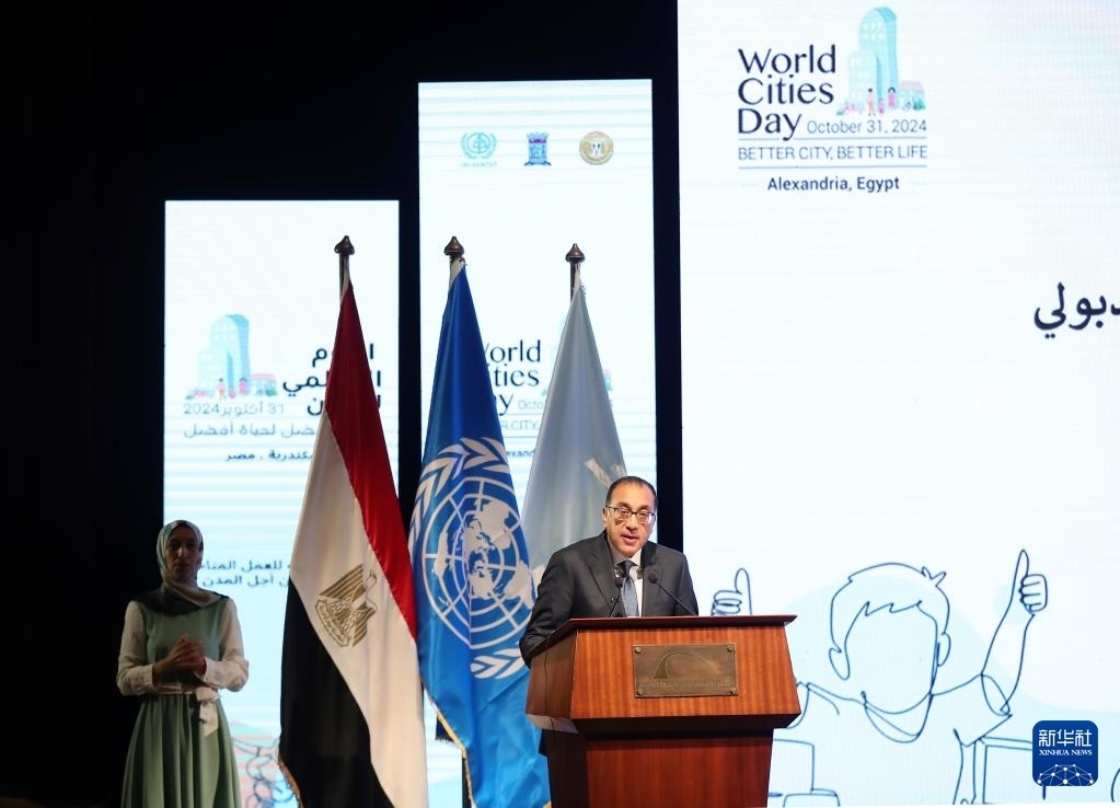 10月31日，在埃及亞歷山大，埃及總理馬德布利在活動(dòng)上致辭。新華社記者 王東震 攝