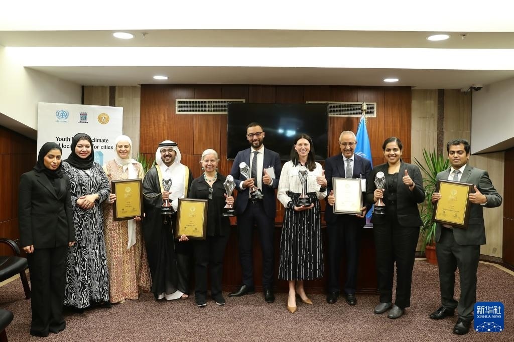 10月31日，在埃及亞歷山大，獲得第二屆全球可持續(xù)發(fā)展城市獎(jiǎng)（上海獎(jiǎng)）的城市代表合影。新華社記者 王東震 攝