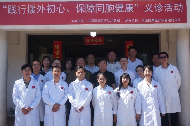 今年6月，援摩中國醫(yī)療隊塞達特分隊在當?shù)刂匈Y企業(yè)舉辦義診活動。第196批中國援助摩洛哥醫(yī)療隊塞達特分隊供圖