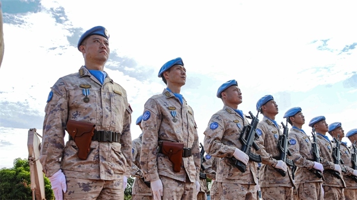 維和官兵整齊列隊。鄧原淘攝