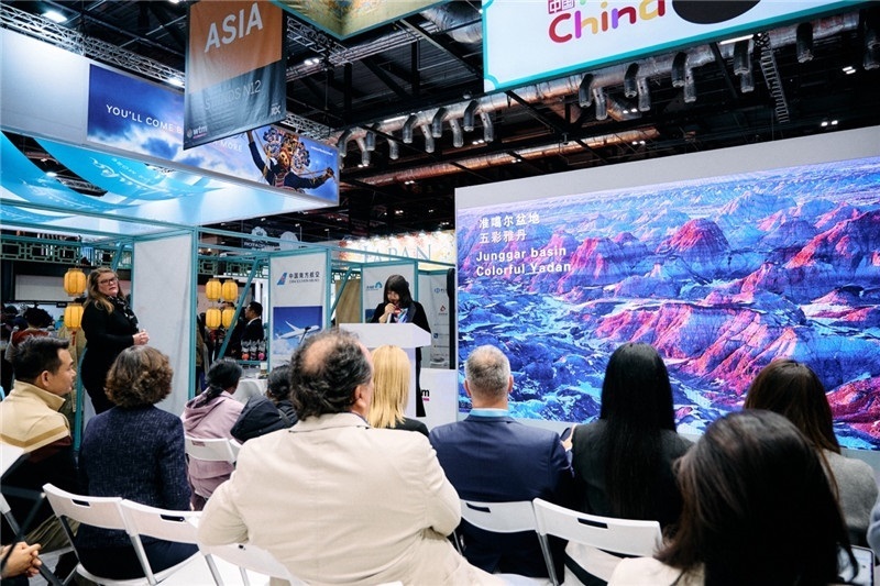  “中國館”新疆旅游推介會現(xiàn)場介紹。楊浩鵬攝