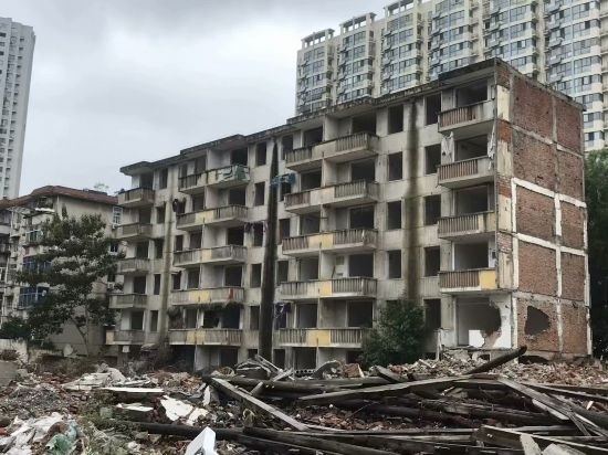圖為拆遷中的合肥儀表廠宿舍。 合肥市蕪湖路街道 提供