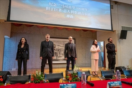 發(fā)布會現(xiàn)場，主創(chuàng)表演音樂劇片段。主辦方供圖