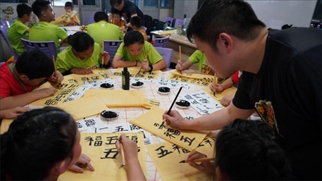 書(shū)法教學(xué)。主辦方供圖