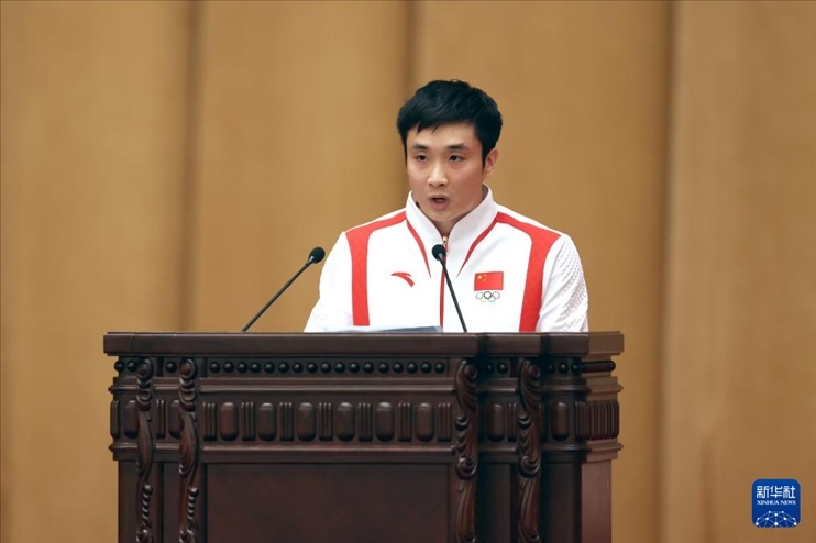 11月15日，跳水運動員曹緣在報告會上發(fā)言。新華社記者 李明 攝