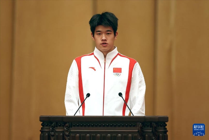 11月15日，游泳運動員潘展樂在報告會上發(fā)言。新華社記者 李明 攝