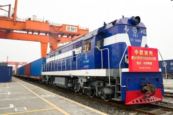11月15日，X8083次中歐班列（重慶—杜伊斯堡）等待發(fā)車。新華社記者 張子彧 攝
