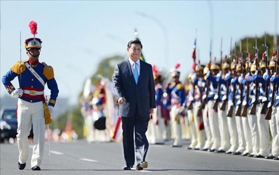 當?shù)貢r間2014年7月17日，國家主席習近平在巴西利亞出席時任巴西總統(tǒng)舉行的歡迎儀式。 新華社記者謝環(huán)馳攝
