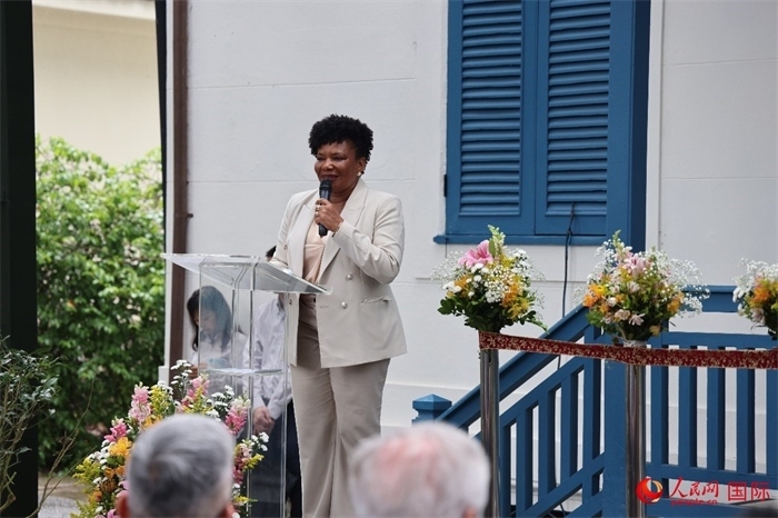 巴西文化部部長(zhǎng)梅內(nèi)塞斯在開園儀式上發(fā)表致辭。人民網(wǎng)記者 張志文攝