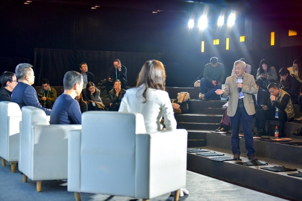 陳長汶教授與對話嘉賓現(xiàn)場互動(dòng)。人民網(wǎng)記者 任峰濤攝