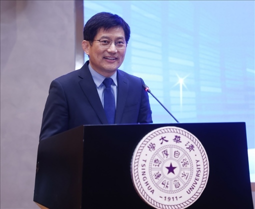清華大學(xué)國家治理研究院執(zhí)行院長、清華大學(xué)計(jì)算社會科學(xué)與國家治理實(shí)驗(yàn)室執(zhí)行主任孟慶國教授演講。供圖單位：清華大學(xué)國家治理研究院
