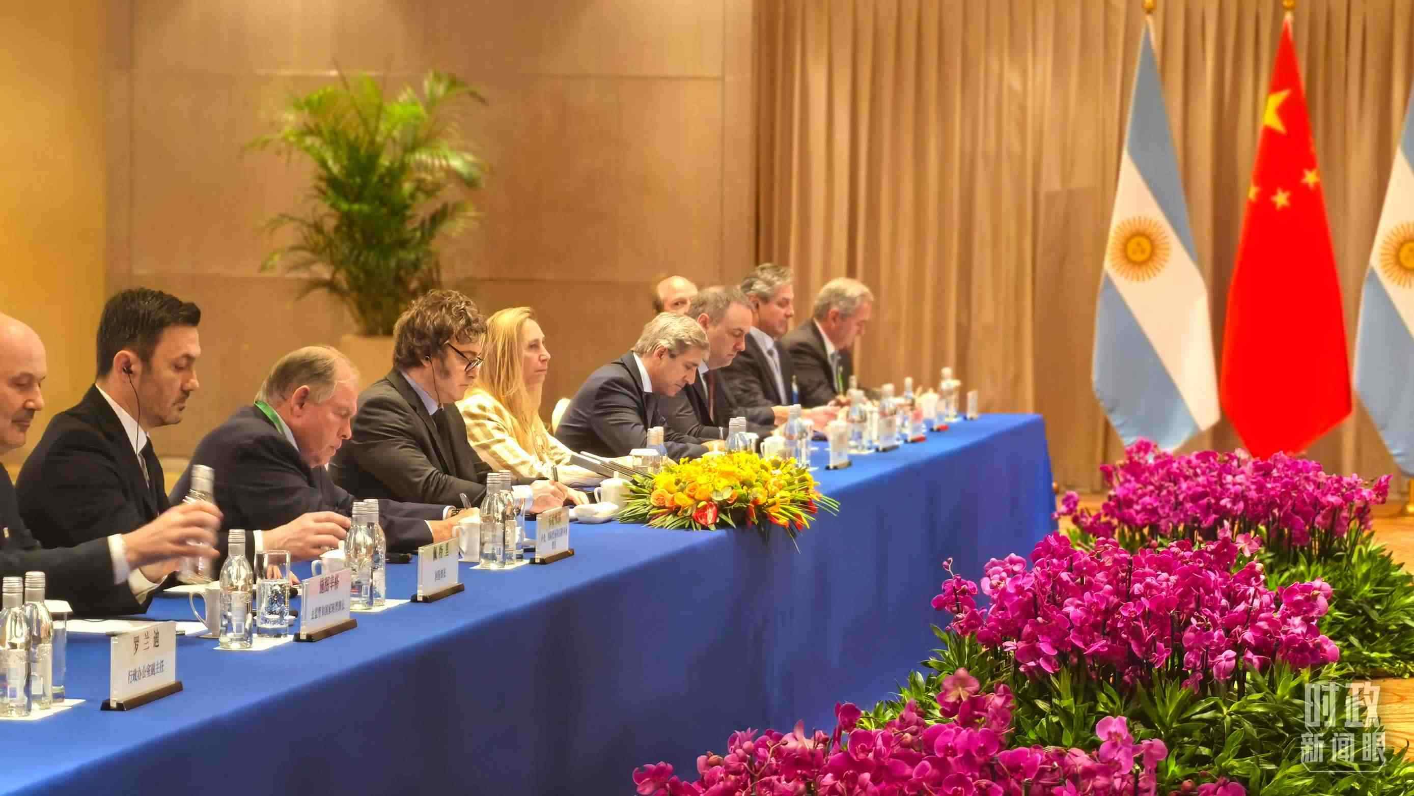 習(xí)主席會(huì)見阿根廷總統(tǒng)米萊現(xiàn)場(chǎng)。（總臺(tái)央廣記者潘毅拍攝）