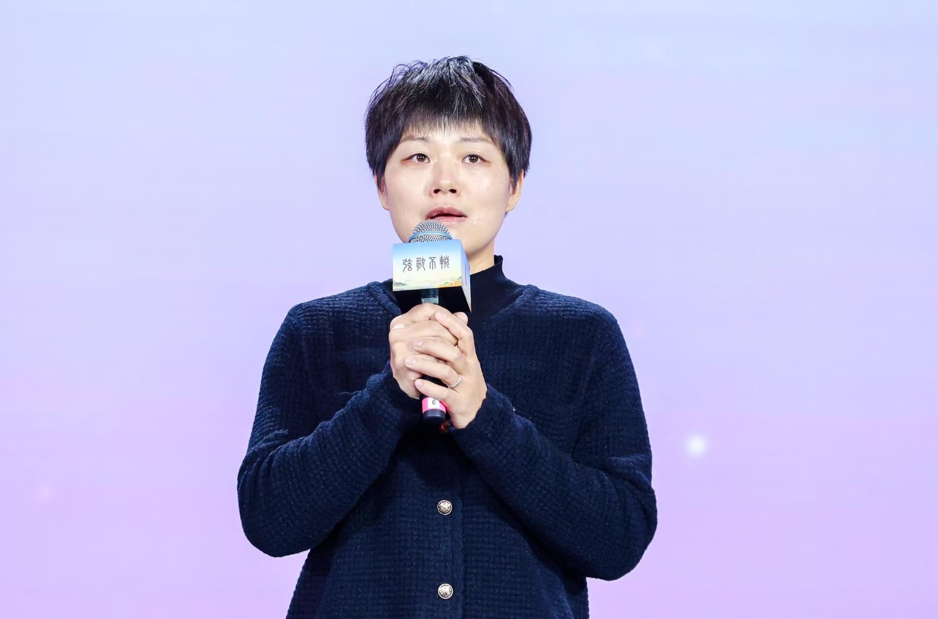 “中國好人”欒留偉妻子薛巧艷。人民視頻供圖。