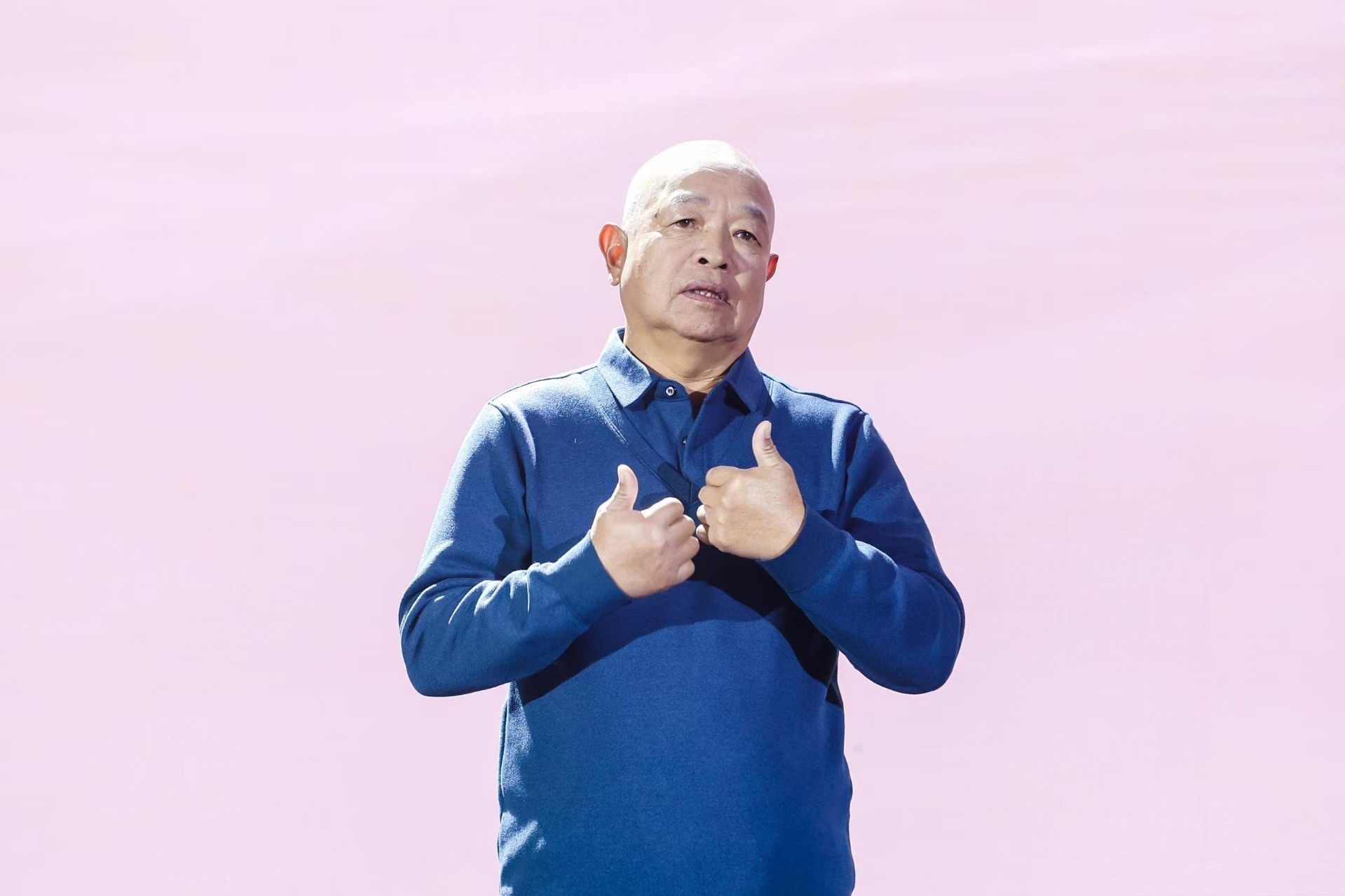 “山東好人”、煙臺市無聲洗車場經(jīng)理柳興濤。人民視頻供圖。