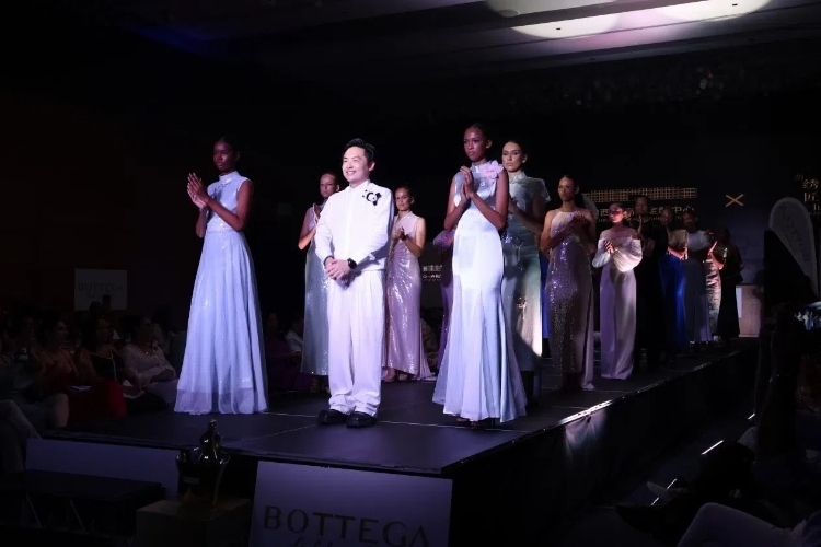 時(shí)裝周現(xiàn)場(chǎng)。顏李芳攝