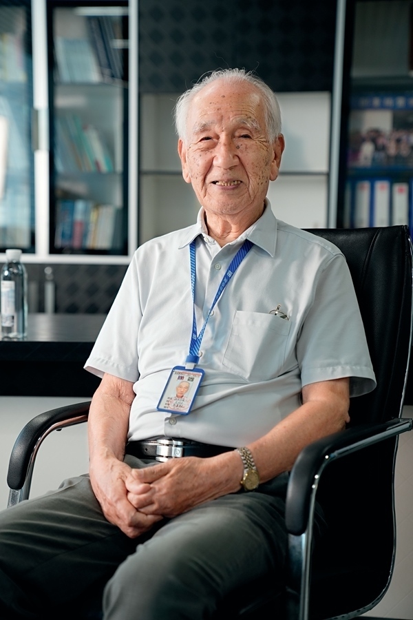 2024年8月，佐佐木俊一在深圳接受本刊記者采訪。