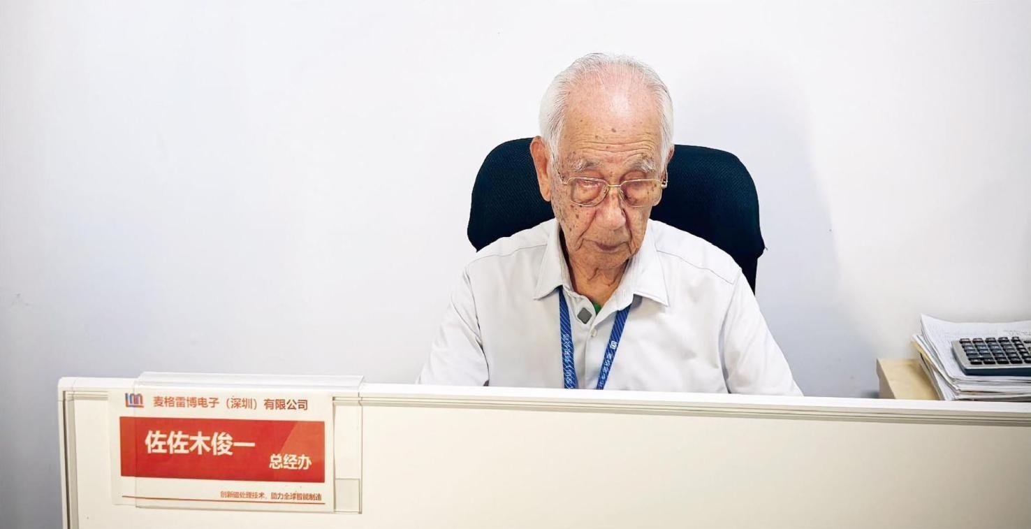 佐佐木俊一在工位上工作。（本刊記者 馮璐／攝）