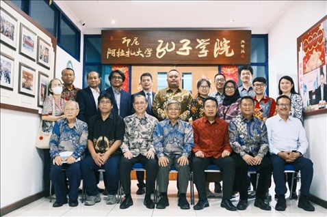 參會嘉賓合影。阿拉扎大學(xué)孔子學(xué)院供圖