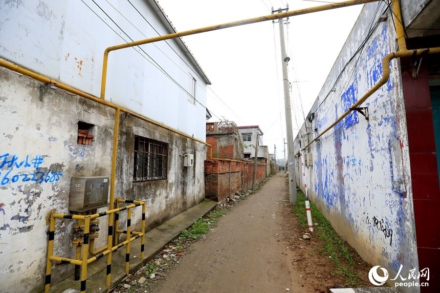 中燃公司在玉山鎮(zhèn)鋪設完工的燃氣管網(wǎng)。人民網(wǎng)記者 慎志遠攝