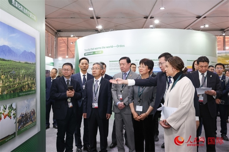 嘉賓參觀中國館。人民網記者任皓宇攝