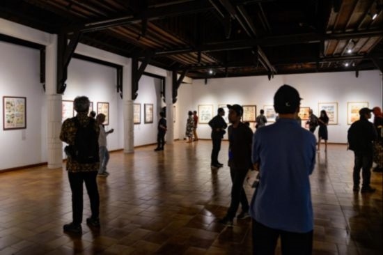 觀眾參觀“東盟-中國人文交流年”漫畫大賽展覽。記者 徐欽 攝