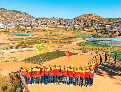 學(xué)生在攀枝花迤沙拉歷史文化主題研學(xué)基地參觀。 石 磊攝