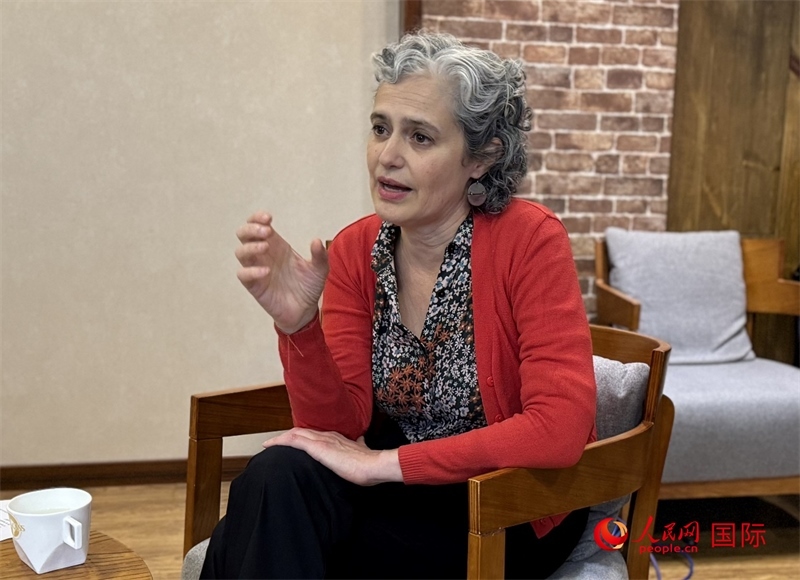 阿根廷布宜諾斯艾利斯大學(xué)社會科學(xué)院院長安娜·何塞菲娜·阿里亞斯（Ana Josefina Arias）接受人民網(wǎng)記者采訪。人民網(wǎng)記者 趙健攝