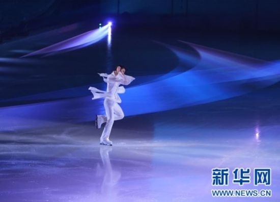 圖為羽生結(jié)弦在表演中。記者 錢錚 攝