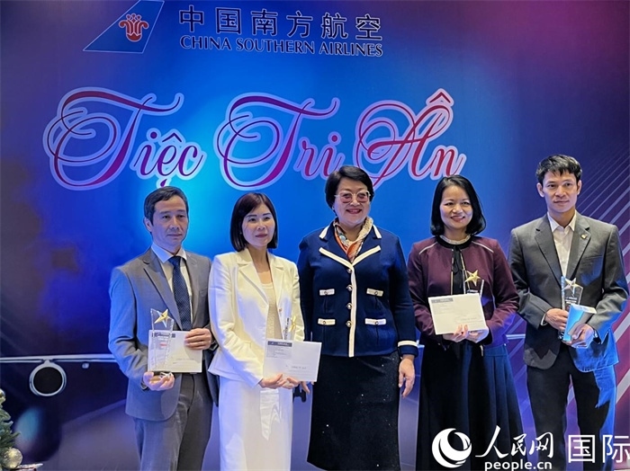 中越航司界代表在交流會上合影。人民網(wǎng)記者 楊曄攝