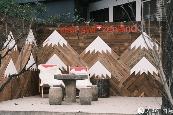 瑞士小木屋一隅，靜謐中散發(fā)出阿爾卑斯的冬日溫情。人民網(wǎng) 實(shí)習(xí)生黃睿攝