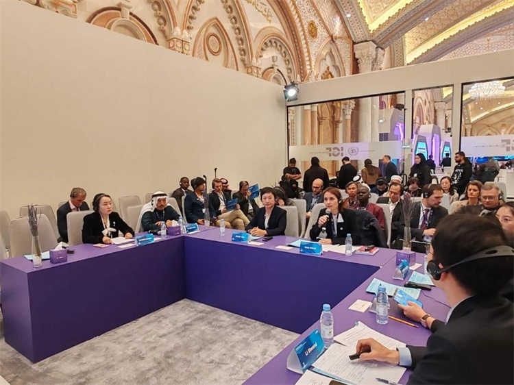 圖為與會代表圍繞主題進(jìn)行發(fā)言討論。中國傳媒大學(xué)供圖。