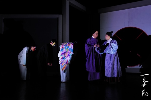 《一文奇冤》劇照。中國國家話劇院供圖