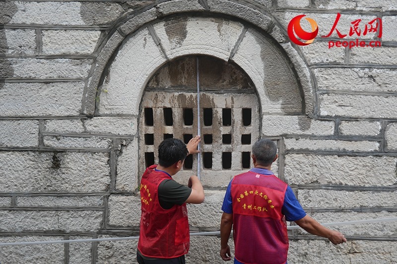 9月14日，山東青州，文物普查隊(duì)員正在實(shí)地調(diào)查。人民網(wǎng)記者 韋衍行攝