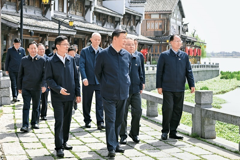 2024年3月18日至21日，中共中央總書記、國家主席、中央軍委主席習(xí)近平在湖南考察。這是19日上午，習(xí)近平在常德河街考察。 新華社記者 謝環(huán)馳/攝