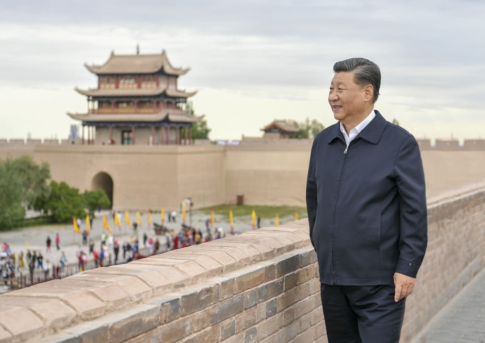 2019年8月20日上午，習(xí)近平總書記來到嘉峪關(guān)關(guān)城，登上城樓察看關(guān)城整體面貌，聽取河西走廊長城、關(guān)隘歷史文化情況介紹。新華社記者 謝環(huán)馳 攝