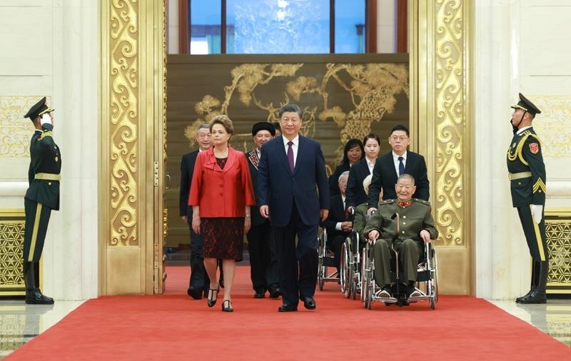 △2024年9月29日，中華人民共和國國家勛章和國家榮譽稱號頒授儀式在北京人民大會堂金色大廳隆重舉行。習近平總書記同國家勛章和國家榮譽稱號獲得者一同步入會場。