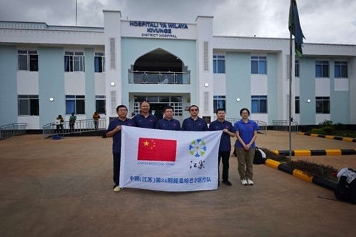 中國援桑給巴爾醫(yī)療隊在基文吉區(qū)醫(yī)院開展相關(guān)活動。中國援桑醫(yī)療隊供圖