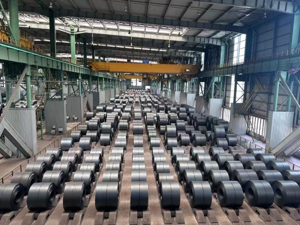 某鋼鐵工廠(chǎng)的自動(dòng)生產(chǎn)線(xiàn)。人民網(wǎng)記者 王紹紹攝