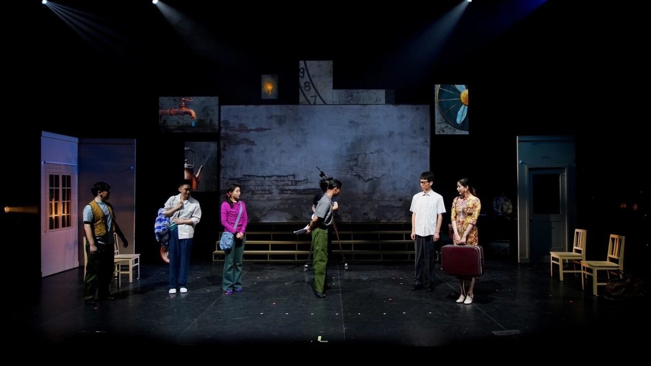 話(huà)劇《布吉出租屋》劇照。中國(guó)國(guó)家話(huà)劇院供圖
