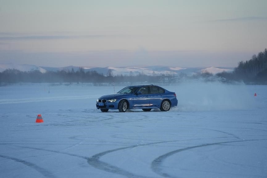 牙克石汽車測(cè)試現(xiàn)場(chǎng)。人民網(wǎng)記者 趙夢(mèng)月攝