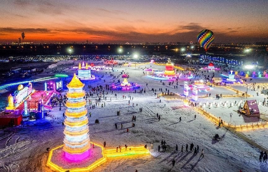 第四屆呼和浩特歡樂冰雪節(jié)活動(dòng)現(xiàn)場(chǎng)。丁根厚攝