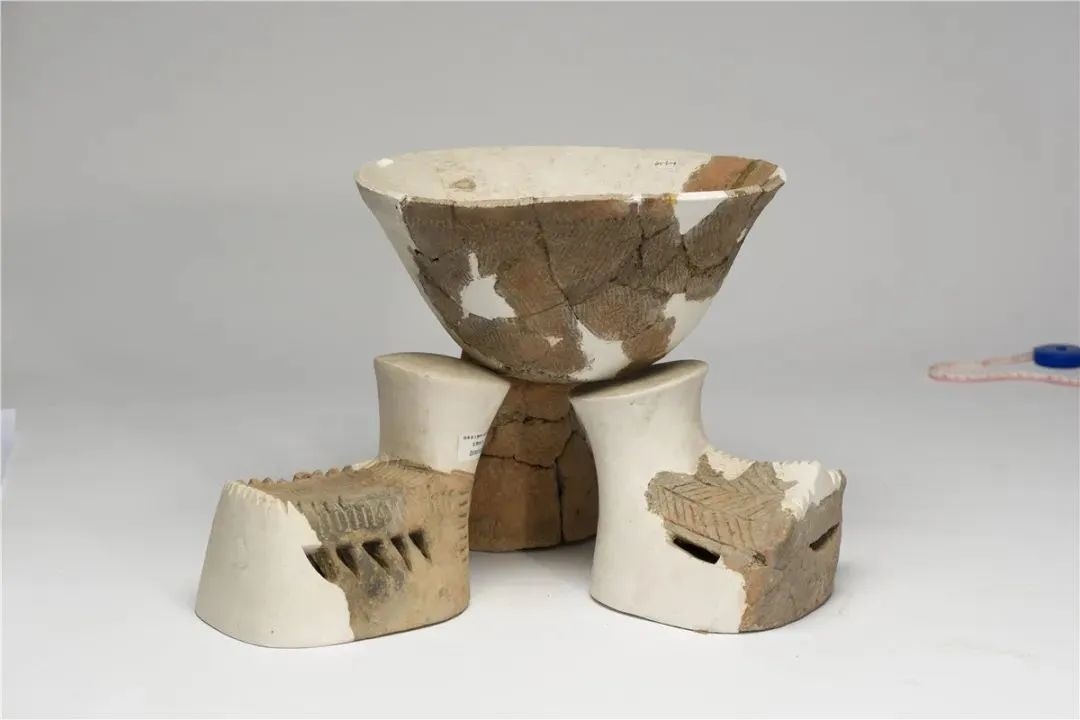 陶缽支座組合。國(guó)博供圖