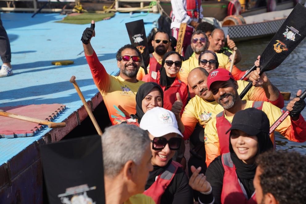 活動現(xiàn)場龍舟競技，共慶春節(jié)。開羅中國文化中心供圖