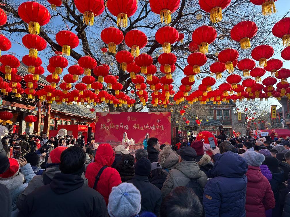 1月29日，市民游客在北京廠甸廟會(huì)感受濃濃年味。新華社記者 楊淑君 攝