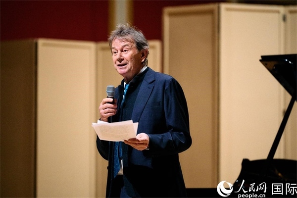 英中了解協(xié)會會長邁克爾·伍德致辭。 楊浩鵬攝