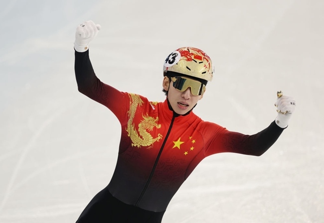 2月8日，林孝埈慶祝奪冠。新華社記者 黃偉 攝