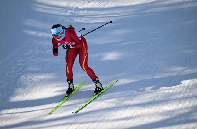 2月9日，中國隊(duì)選手巴亞尼·加林在比賽中。新華社記者 張龍攝